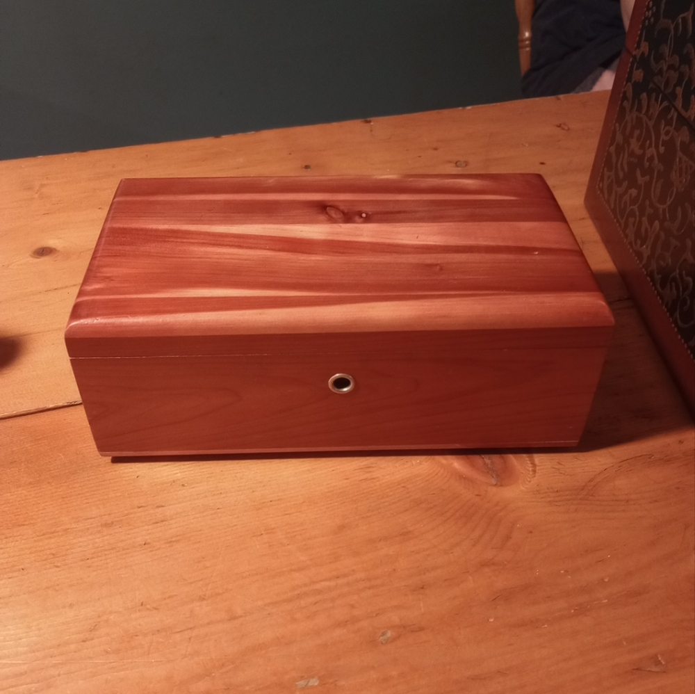 Vintage Lane Cedar Chest Jewelry Box - Grove Furniture  Co. Martinsburg WV
